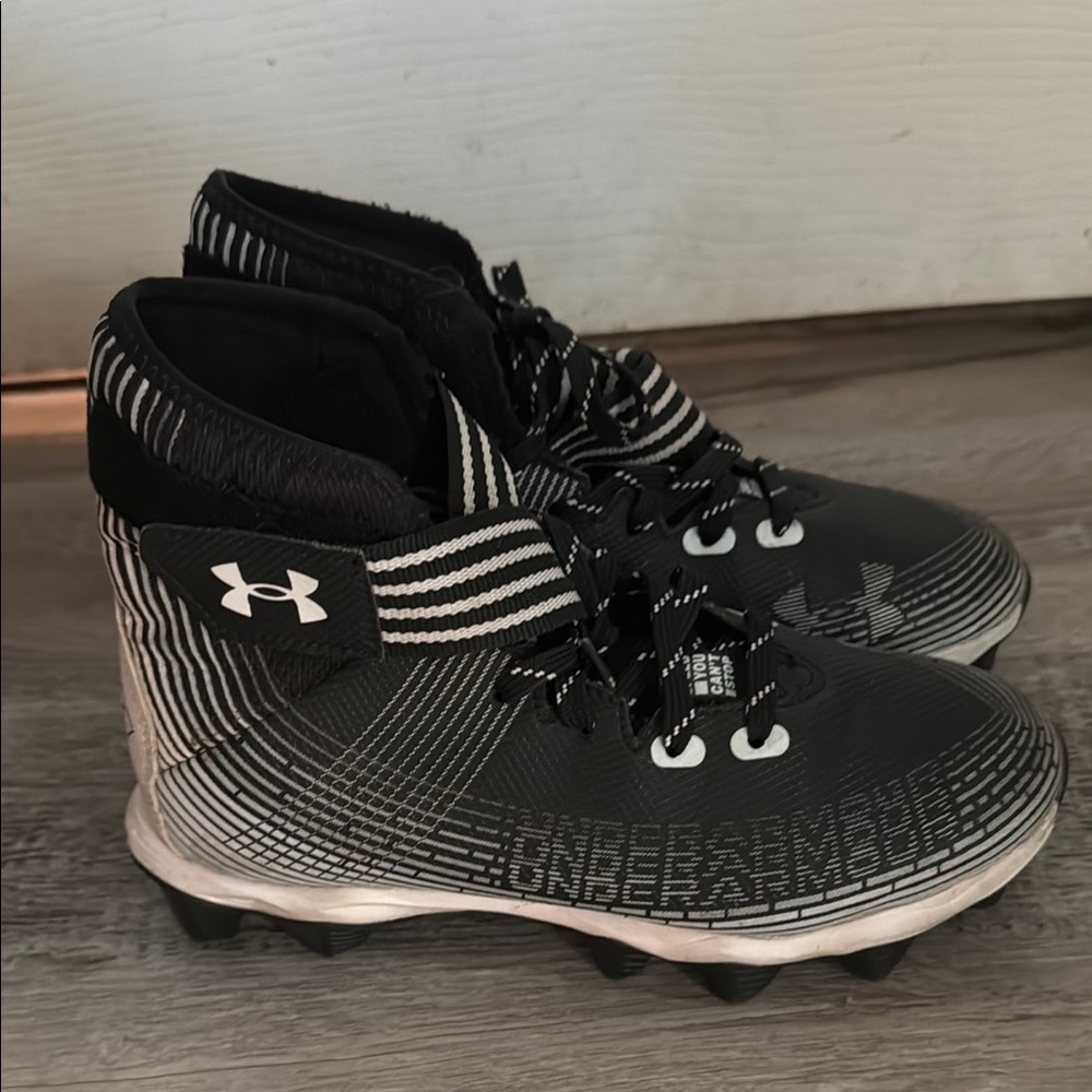 Under Armour Black and White Sneakers with High-Top Design and Ankle Support